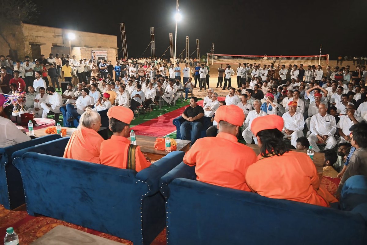 Lalusodha_'s tweet photo. श्री हिंदूराज सिंह रात्रिकालीन बॉलीबॉल प्रतियोगिता, बडोड़ागाँव के उद्घाटन समारोह में सम्मिलित होने का सौभाग्य प्राप्त हुआ। https://t.co/tf6FkgGiKp