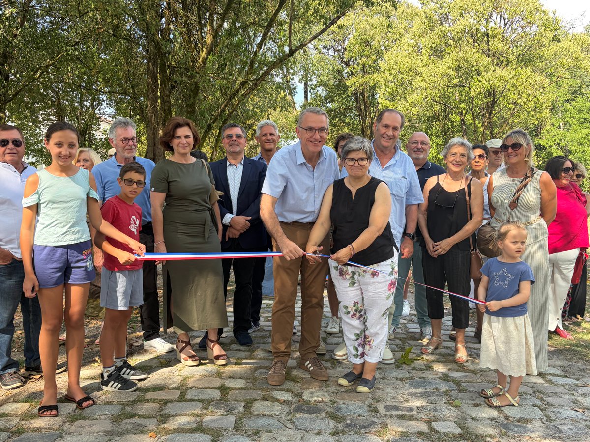 Villedepessac's tweet photo. Pessac a inauguré samedi le parc Alouette. Près du carrefour du même nom, l’ancienne propriété Thomasson a fait l’objet d’aménagements qui ont mis en valeur les essences existantes : érables, micocouliers ou encore un bel alignement de platanes à l’âge vénérable #villedepessac https://t.co/KJXuPEmMGk