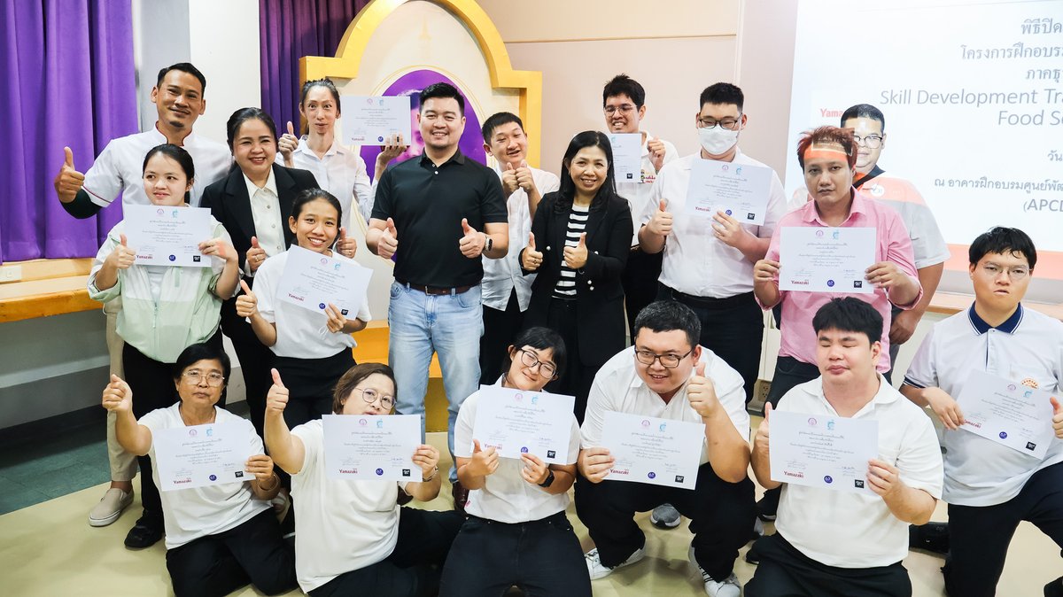 APCDAsiaPacific's tweet photo. 🌏🎓เมื่อวันที่ 10 ก.ค. 2569 #APCD จัดพิธีปิดและมอบประกาศนียบัตรแก่ผู้สำเร็จโครงการฝึกอบรมทักษะให้ผู้พิการสู่การมีงานทำภาคธุรกิจอาหารและงานบริการ ประจำปี 2569 ร่วมกับ พก. และภาคีเครือข่าย เพื่อส่งเสริมการจ้างงานที่ครอบคลุม ♿🤝 #ประเทศไทย https://t.co/DCOmPY7OGu