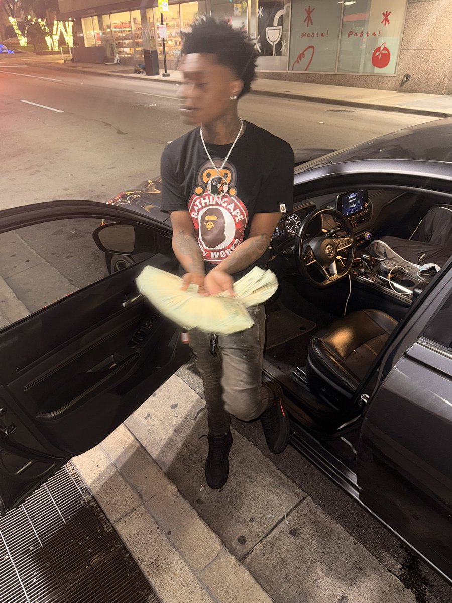 otlshit's tweet photo. Kno one thing ima do is go get me sum money https://t.co/oE35w7oiHX
