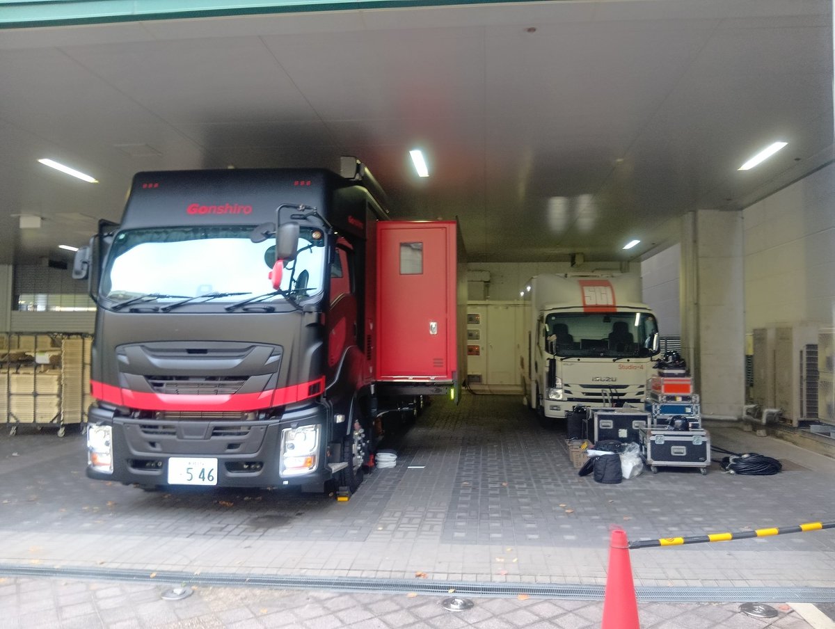 koike_ep's tweet photo. #権四郎ARRI中継車
#阪神甲子園球場 に搬入を終えました。
権四郎業務では珍しく、日中の運行による関西出張。
車体はエアサスのエアーを最大排出、敷板を利用せず水平取り完了です。

@gonshiro_1989
#権四郎
#Gonshiro
#中継車 https://t.co/UYdtnDGQAw