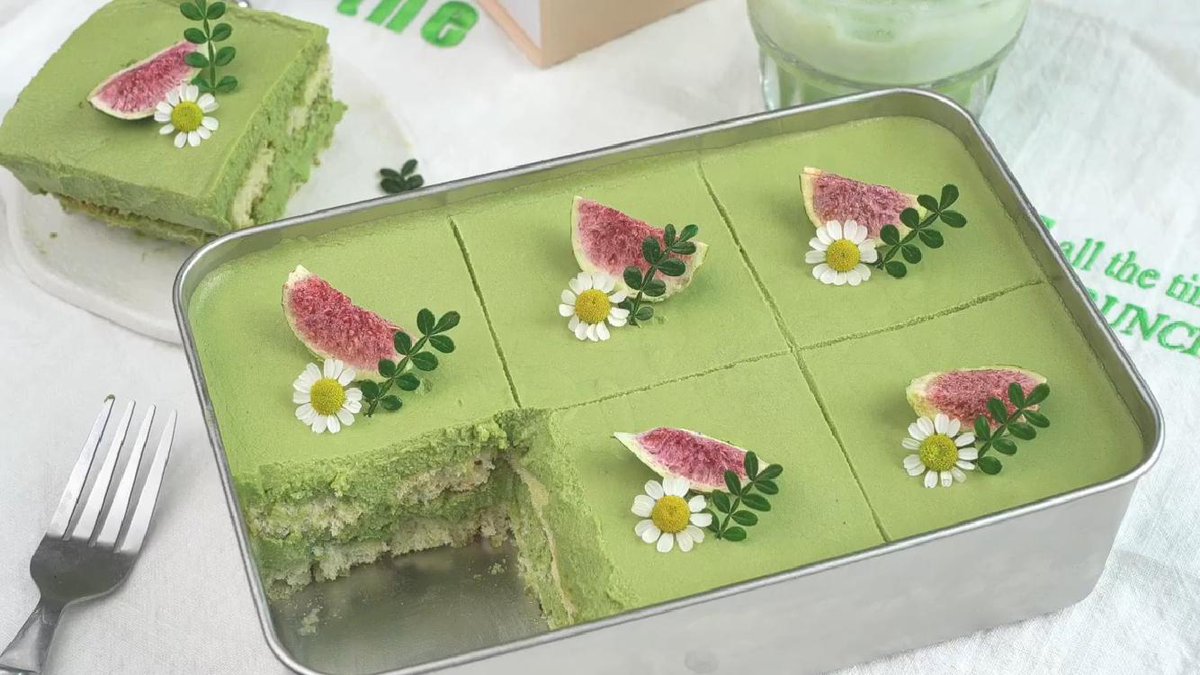 comma209's tweet photo. Treat your taste buds to Japan’s creamy matcha tiramisu—where earthy matcha meets fluffy mascarpone for a cozy, unique dessert you can’t stop savoring!， https://t.co/MyeYdRXYy6