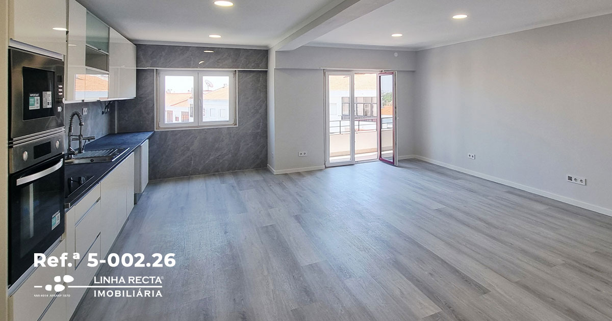 RectaLinha's tweet photo. Apartamento T4, como novo, com 4 quartos, 2 varandas e 2 WC, a 5 min. da estação de comboio e barco para Lisboa - Refª 5-002.26 https://t.co/58eHDB5wL7 https://t.co/lYIu1OdtCj