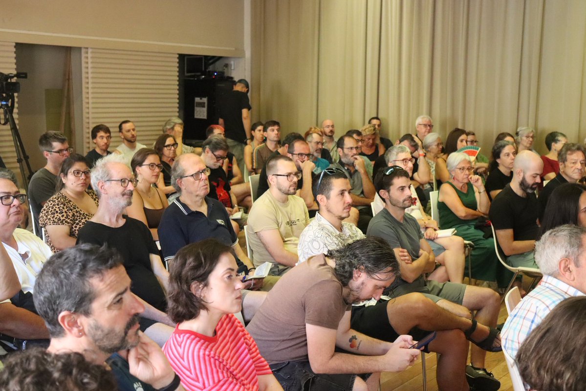 ComunistesBCN's tweet photo. 🗣️ Dissabte vam ser a la primera Assemblea Popular Municipalista, una primera trobada que va ser un èxit!

✊🏼 Una oportunitat per coordinar lluites i generar contrapoder al carrer.

Ens veiem a la propera! #LluitemBarcelona https://t.co/gYkky7I37W