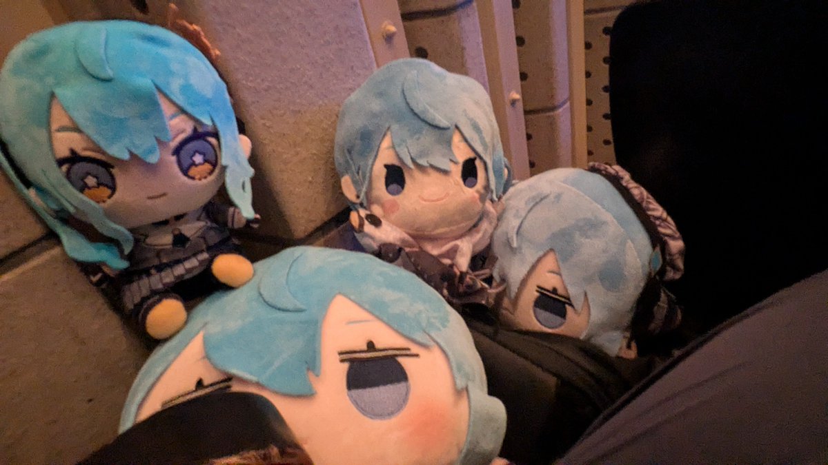 KARIFU0627's tweet photo. 端っこの席だからこそできる横暴
#星詠みぱじゃぱ https://t.co/jMk6FB646m