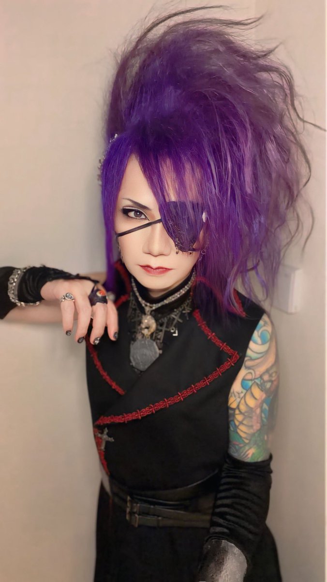 artcube_z's tweet photo. 🇫🇷フランス・パリ B7KLAN J-ROCK FEST

日本のヴィジュアル系を好きになってくれてありがとう✨

Moi dix Moisらしい暗黒の世界で表現が出来なんじゃないかな？

二日間色々なバンドが出演して取りを務めることはとても光栄なことでした！

日本の文化を愛してくれる皆んなと同じ時間を共有した空間はとても素晴らしい景色でした♪

ありがとう🤘

また来ようパリ！

(ｷ^ _☻*))y dix love‼️