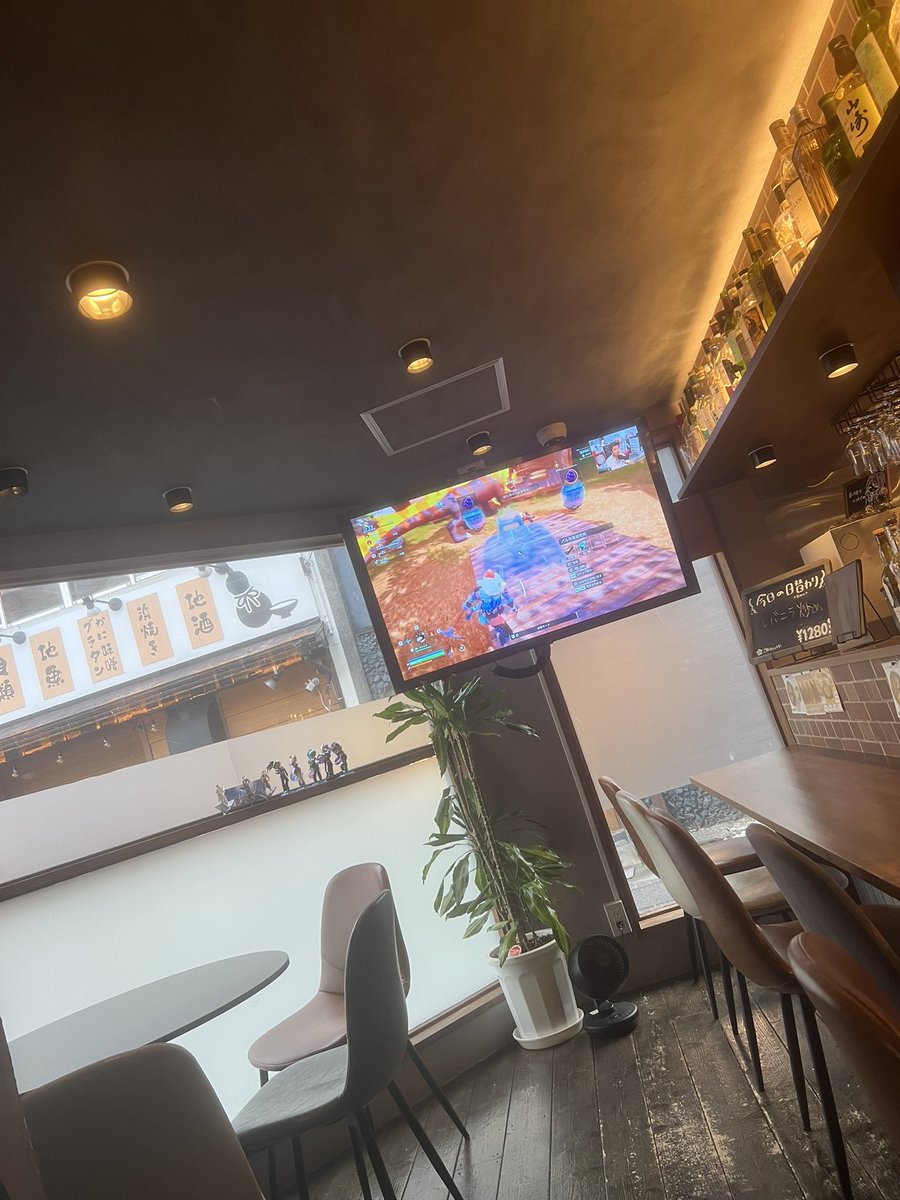 niigata_ec's tweet photo. ゲーム仲間と繋がる場所！
e-connect新潟店！本日も19時オープン⚡️

蒸し暑い日には『水出しコーヒー』✨

じっくりと12時間かけて抽出した
雑味のないコーヒー本来の味わいが楽しめちゃいます！
ブラックはもちろん、ミルクもおすすめ！

今日は天くん→マカちゃん！
おまちしてます！

#eスポーツ https://t.co/3TACR1kF9I