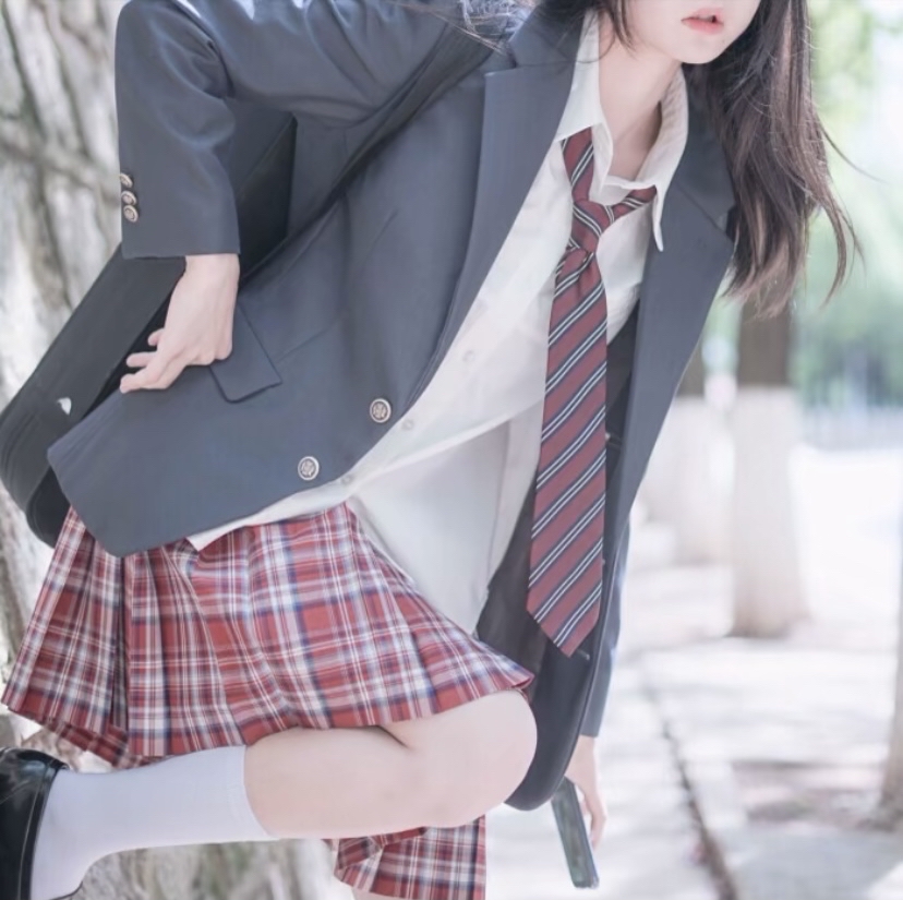 iCodesDB's tweet photo. 😀🥭生活就像海洋，只有意志坚强的人才能到达彼岸。南京的城墙下，稳住舵总能靠岸。 https://t.co/F8ydUQBX38