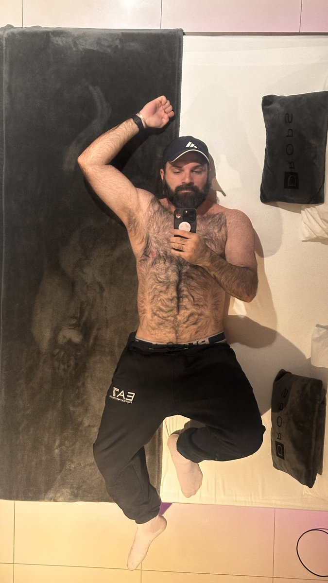 JoFloripa_'s tweet photo. O que será que rolou nesse motelzinho? https://t.co/JlELHnojru