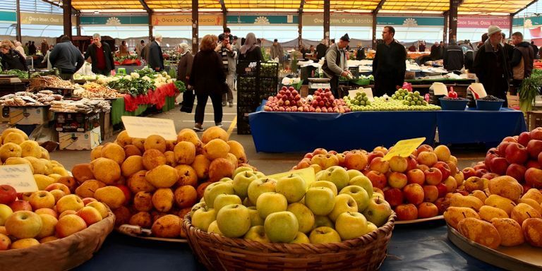 dergiCE's tweet photo. İstanbul’u gerçekten tanımak istiyorsanız rotanıza semt pazarlarını da ekleyin. Antika pazar yerleri, organik ürünler ve daha fazlasını bulabileceğiniz 10 keşif noktası bu içeriğimizde sizlerle... Kâşiflere gelsin👇
https://t.co/WkZAhh0PeA https://t.co/4Gis87gmjd