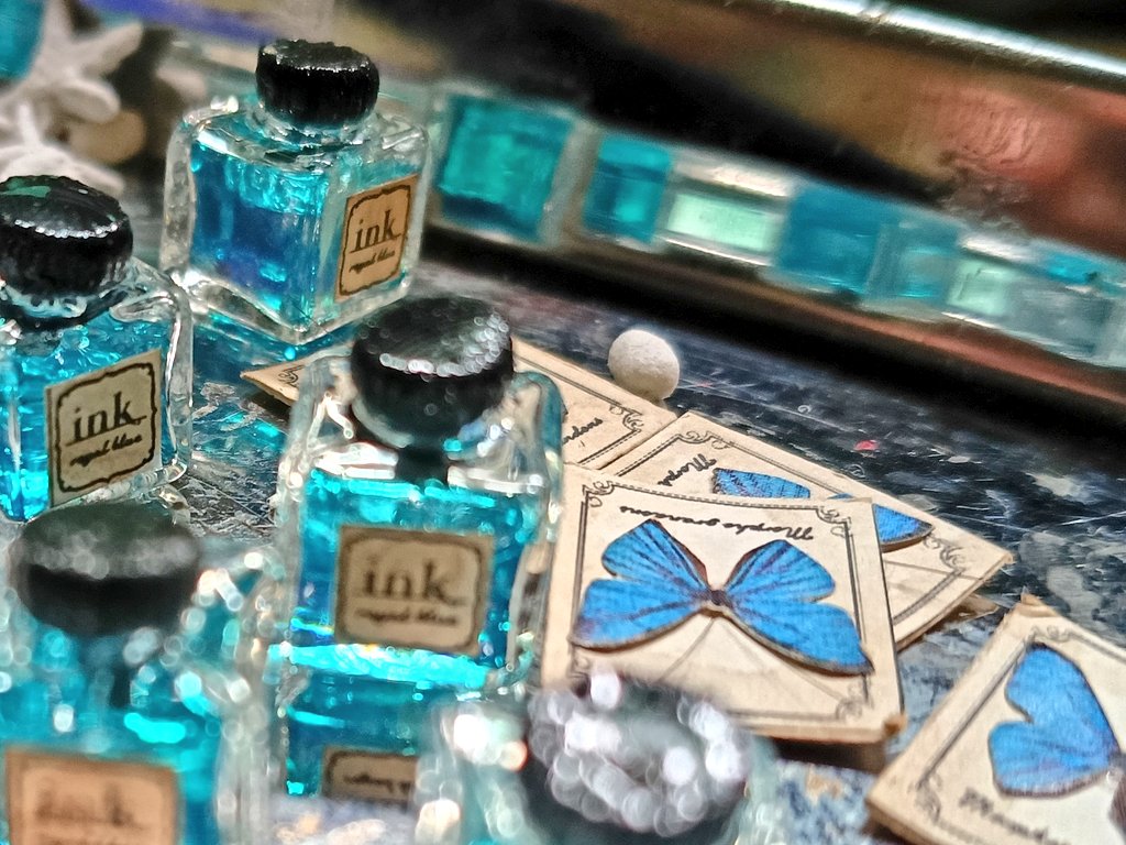 yoluko's tweet photo. いよいよ週末は博物ふぇすてぃばる
青い物を集めた青のコレクションも持っていきます。
青いインクやヒトデなど夏っぽい作品です🌴

7/19(日) 博物ふぇすてぃばる！
【E90】
東京ビッグサイト南1ホール：東京都江東区有明３丁目１１−１ 東京国際展示場南展示棟1F

#博物ふぇす #博物ふぇすてぃばる！ https://t.co/yeVX3ewqeq