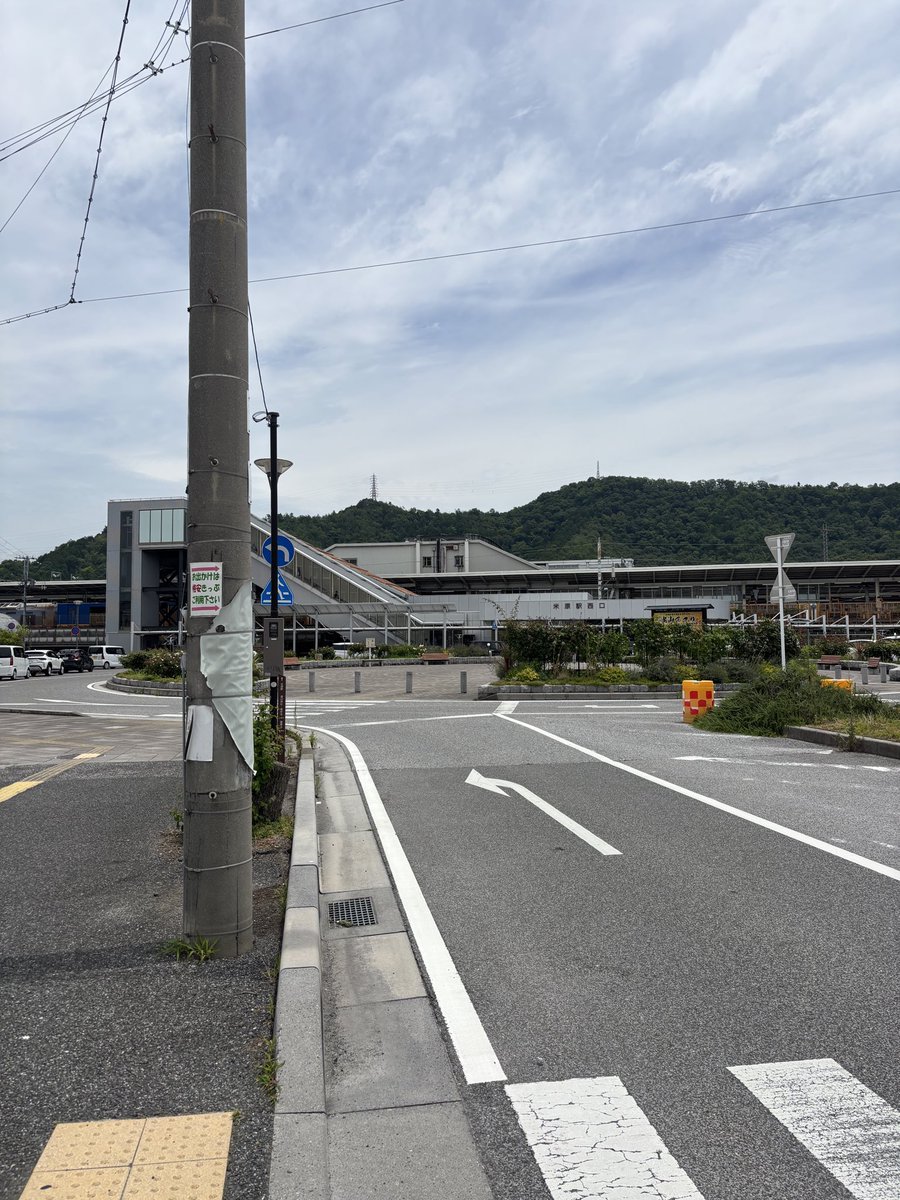tabioji47's tweet photo. JR米原駅
新幹線と在来線が交わる、滋賀の重要な交通拠点。
琵琶湖や伊吹山方面へのアクセスも良く、旅の途中に立ち寄るのにも便利✨
のどかな風景と旅情を感じられる駅。
#滋賀観光 #米原駅 #滋賀 #米原 #米原観光 #shiga https://t.co/wFm7KB8miE