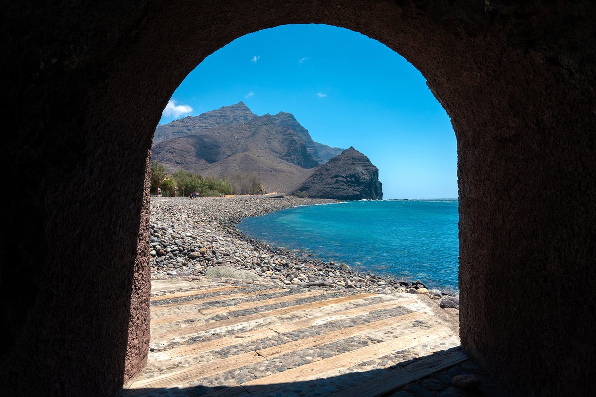 turismogc's tweet photo. 🌊 Un refrescante chapuzón siempre es un buen plan de #verano.

#GranCanaria #MuchoPorVivir https://t.co/iXwarMM70d