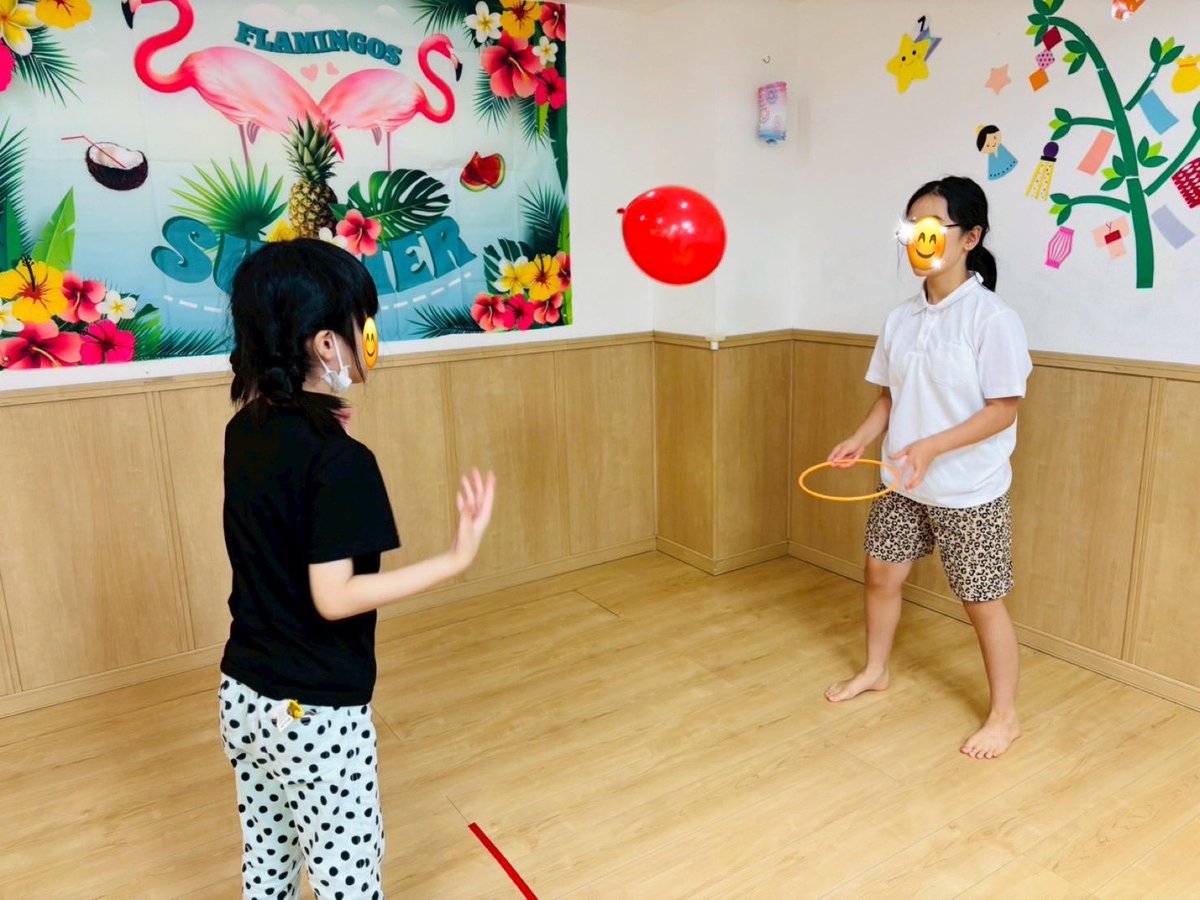 firstdream_21's tweet photo. 🧑🏻‍🦱浅草橋教室🧒🏻
2026.7.13(月)
『風船キャッチ』
お友達が飛ばした風船をキャッチするゲームをしました🎈
ふわふわした風船の落下地点を予測して風船をキャッチできるか❗楽しんで身体を動かす事ができました😊

▽ファーストシーンドリームの詳細はこちら！
https://t.co/694S4VXsDC

#放デイ #室内 https://t.co/vsaJzm2ER4