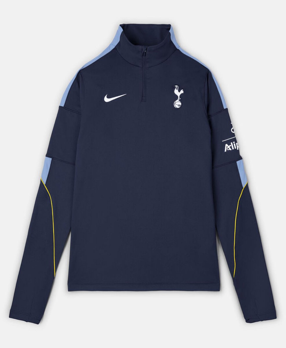 SpursArmyTweets's tweet photo. #thfc have released their training wear for the 2026/27 season, featuring a navy blue base colour, with light blue and yellow trims. 👔

💰 The short-sleeve training top costs £50, the jumper costs £70.

Both feature ‘THFC’ on the back and do NOT come with the Betano sponsor. https://t.co/IhJiJTNqrZ