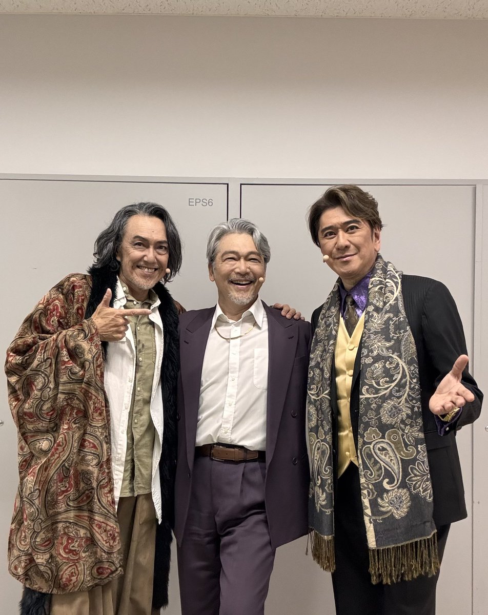 CaptainIchirock's tweet photo. 「GINZA MIGHTY GUY」全ステージが無事終了ー！ご来場頂いた方々、配信でご覧頂いた方々。ありがとうございました😊
気持ち良く打ち上げで美味しいお酒を飲みました！還暦越えのオヤジ3人の写真を添えて。
#ギンザマイトガイ　#川崎麻世
#石坂勇 https://t.co/xSB2KmrFVa