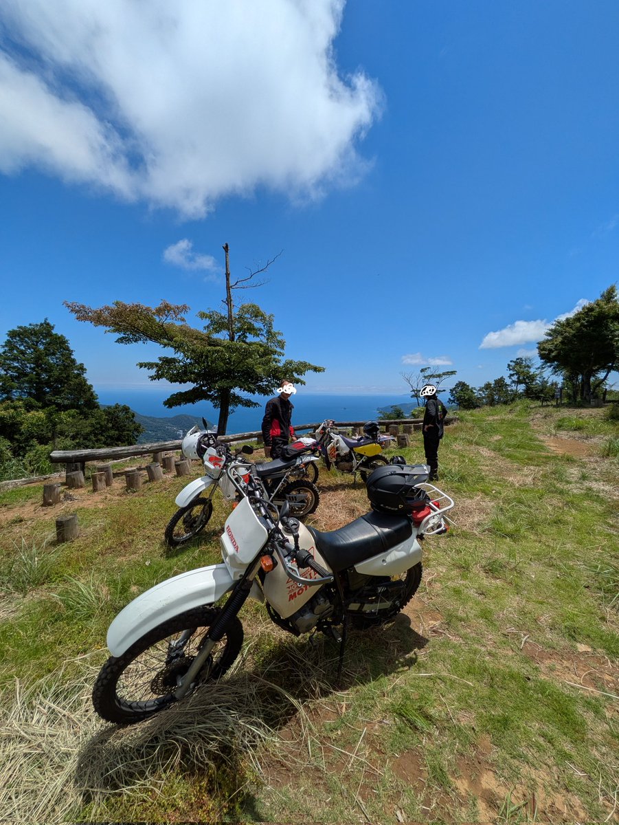 PooTaRoMkII's tweet photo. 昨年10月に入手したXLR200R。
ようやく車両と人間の準備が整ったので、7月10日に友人たちと初林道ツーリングへ。
#林道ツーリング https://t.co/YJ1IDxWNPS