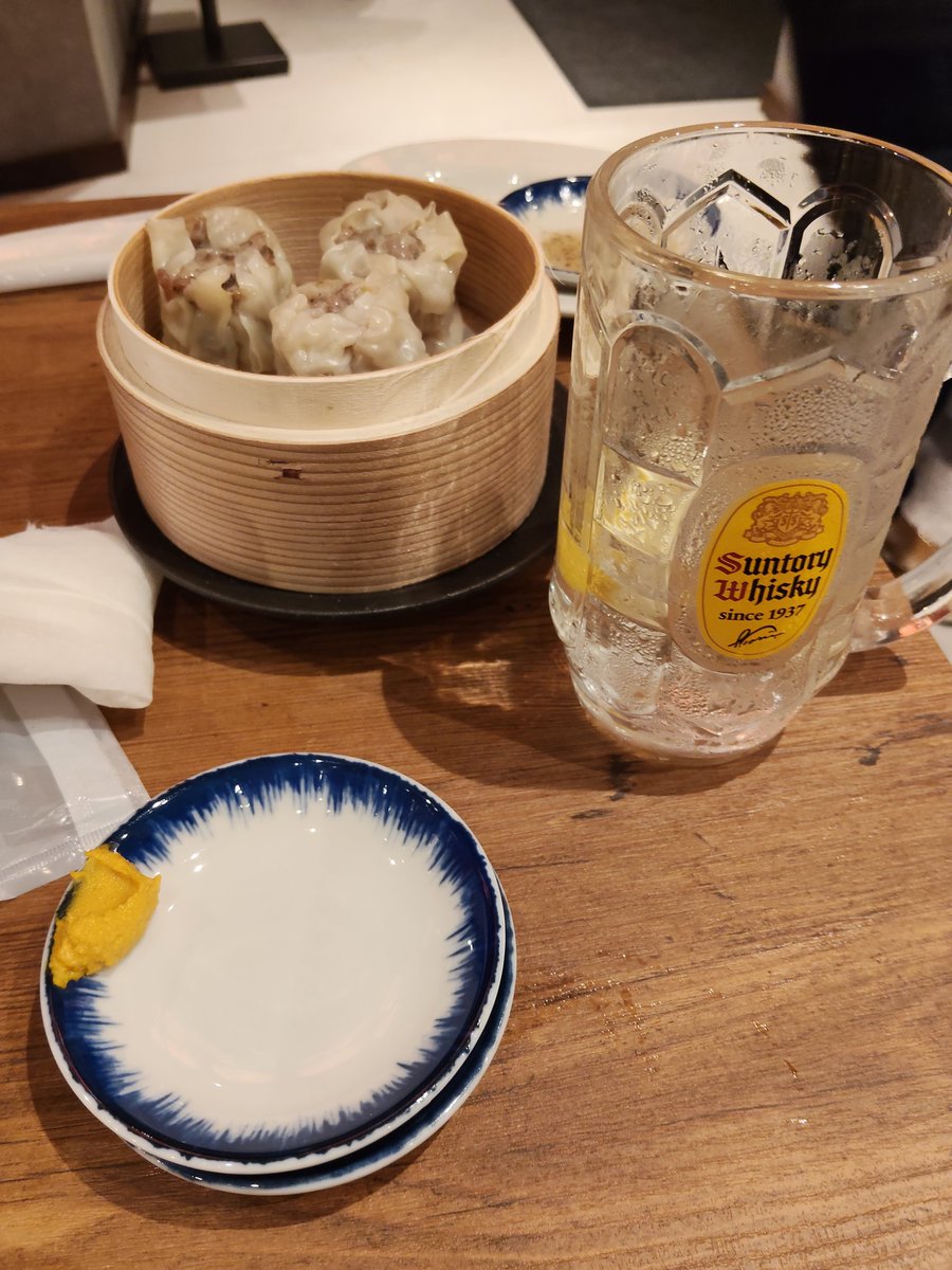 takechanmen_'s tweet photo. 銀だこ点心酒場＠神田
レバニラ炒め
小籠包
焼売
レモンサワー

本日オープンの銀だこの新業態

小籠包も焼売も手づつみ。
四時間かけて仕込んだ焼売らしいです。

盤石に美味しかったし、回転も早いし、接客もしっかりしてた

徹底的に準備されてたんだろうな

次は、中華そば食べてみたい https://t.co/EgJ939RC9u