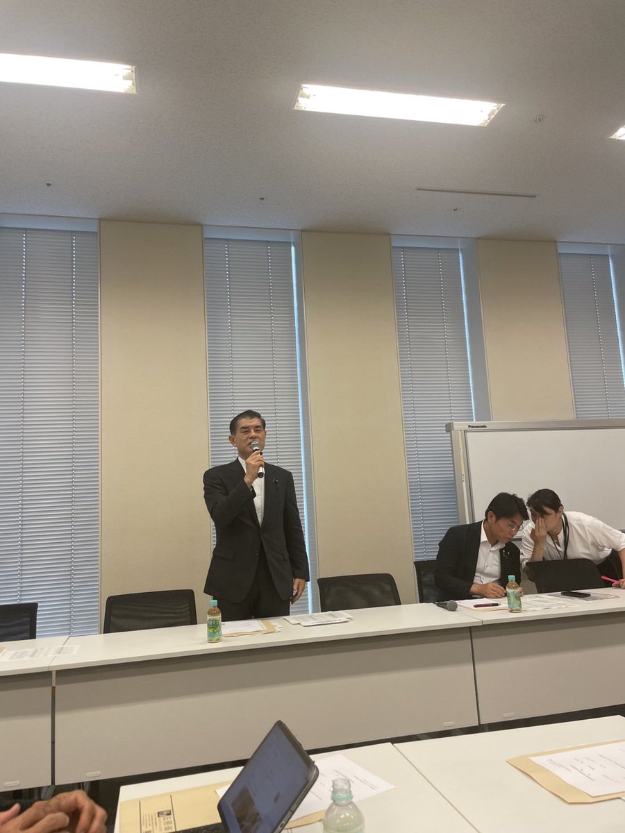 kumada_aichi1's tweet photo. 共同養育支援議連総会
共同親権施行後の実務の変化について関係省庁よりヒヤリングをうけて、親子交流を実現する全国ネットワーク会長より現場の声を聞かせて頂き、意見を交わしました

#くまだ裕通 #自民党 #共同親権 #愛知1区 #衆議院議員 https://t.co/6iuSSrXtt1