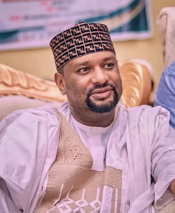 DeeboyPhotos's tweet photo. Innalillahi wainna ilaihi rajiun!

Allah SWT ya yiwa Tsohon DG Protocol na Gwamnan jihar Katsina Shamsudeen S. Ahmed  (Kala) rasuwa a birnin Abuja.

Kafin rasuwar shi shine L.O na Gwamnan a gidan gwamnatin jihar Katsina da ke birnin tarayya Abuja, za'a sanar da lokacin jana'izar shi bada jimawa ba.