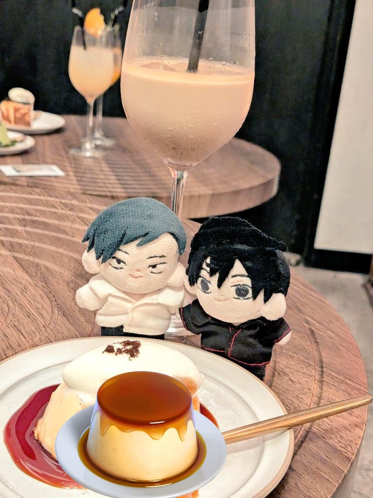 masumitokaoru's tweet photo. おしゃれなカフェだったね！
プリンは食べちゃってからの写真だったので←隠しておく……
このあと2人はプリンを食べたかったらしく、ダイブしちゃったのまじでごめん https://t.co/rHBhoF0ge1