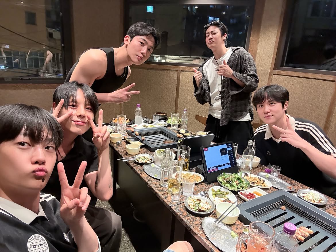 yohany_hi's tweet photo. 260713 석화 인별 속 동한이 생일파티 김요한 https://t.co/R1F4FVMiVj