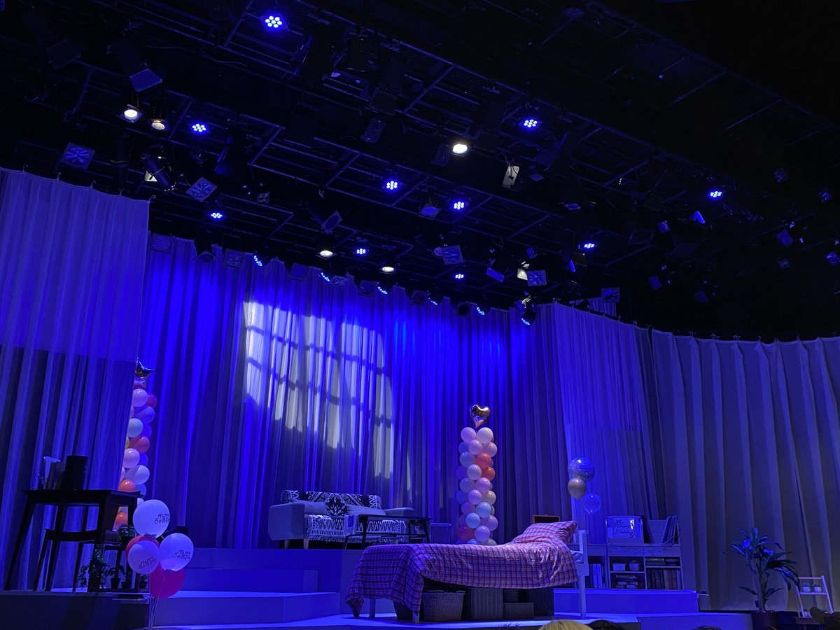 mlt_y's tweet photo. セット
開演前📷OK https://t.co/X1dRcMMb4w