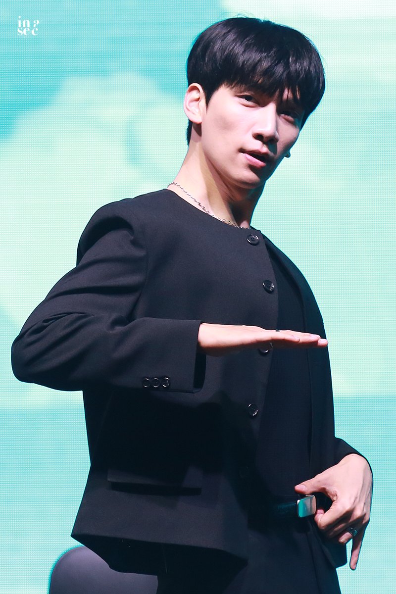 100ofsecond's tweet photo. 260711 Some-mer Wave 팬미팅 낮공
역시 14년차 아이돌 표정 바로 나왔어! 너무 멋있다ㅠ
#혁 #한상혁 #HYUK #빅스 #VIXX https://t.co/LeMBsDLWuv