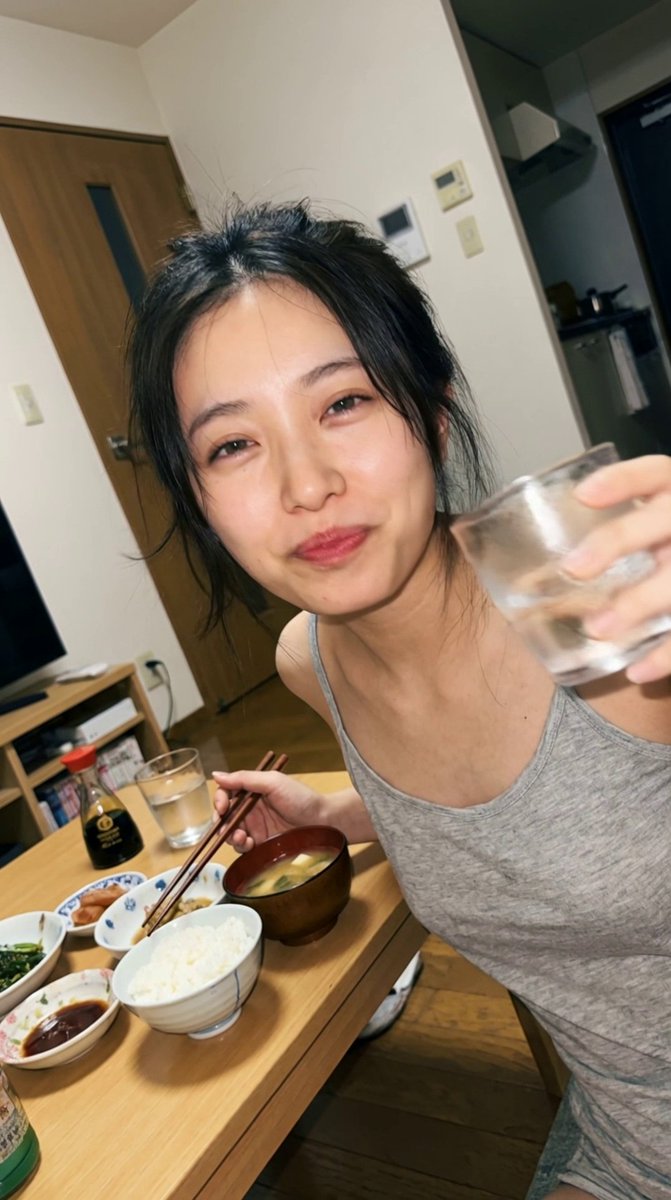 ai_bikkuri's tweet photo. 【最新動画アップ!】
吹き出す水の祭典!笑顔とハプニングの連鎖
今日は、友人と「吹き出す女」動画を見て、腹筋が崩壊するほど笑った!特に、女性が牛乳を吹き出す瞬間は、最高のクスッとくる瞬間!まるで祭りのような楽しさだよね...
#悪戯 #prunk #spitout https://t.co/62JMrM0koE