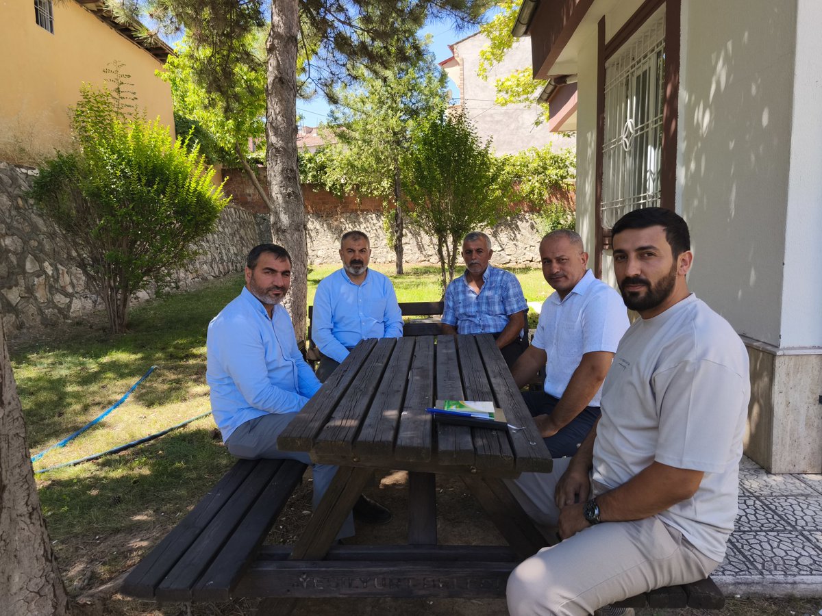 HudaPar_Malatya's tweet photo. İl Başkanımız @behcet_sevgili ve beraberindeki heyetimiz, Yeşilyurt ilçemizde Yeşilkaynak Mahalle Muhtarı Servet Türkoğlu ile Fatih Mahallesi Muhtarı Kemal Koçak'ı ziyaret etti.

Ziyarette mahallelerimizin yol ve çevre düzenlemesine ilişkin yaşanan sorunlar istişare edildi. Tespit edilen sorunların çözümü için gerekli merciler nezdinde girişimlerde bulunacak, sürecin takipçisi olacağız.

#pazartesi