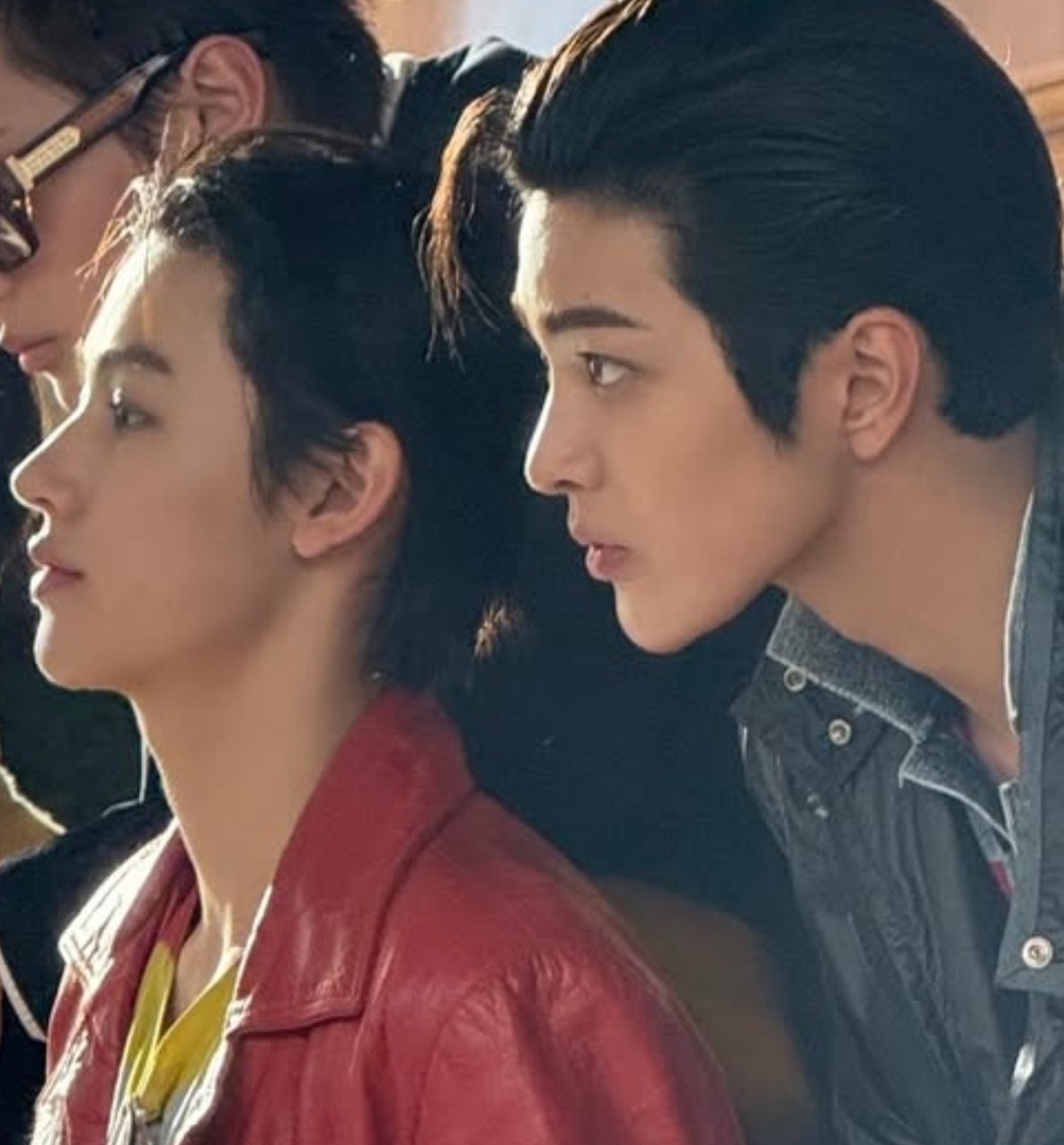 keonhyeonfess's tweet photo. kh! sh has such a delicate, feminine side profile while kh’s is ridiculously dominant https://t.co/QZg6SkJlLY