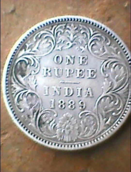 Warlock_mohit's tweet photo. This one rupee coin from India is older than Pakistan 😂 https://t.co/bFQayo27gp