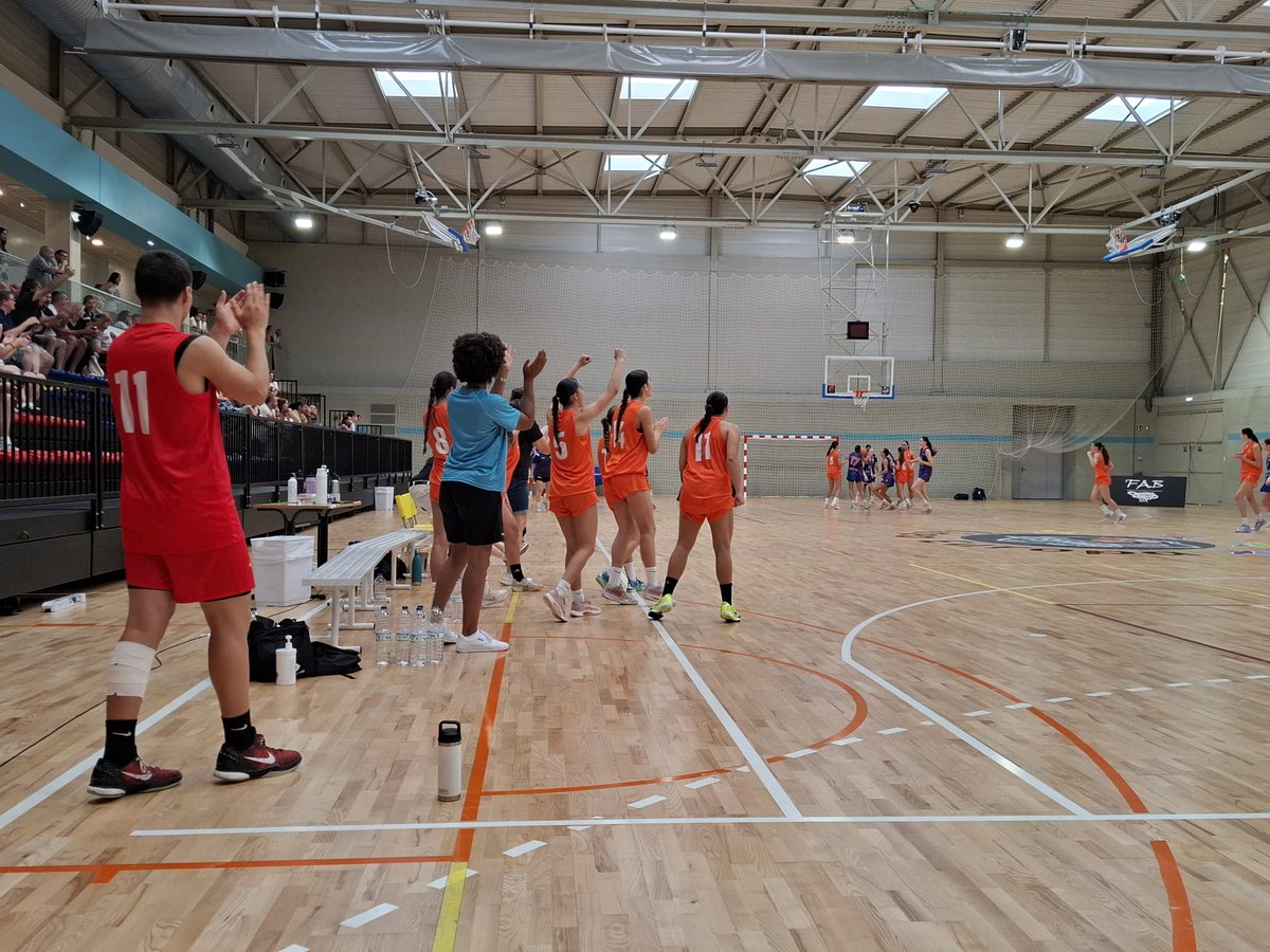 FCBQtecnic's tweet photo. TORNEIG I 🏀 Les seleccions de seguiment U15 han disputat el seu torneig a Aragó.
J1
Catalunya 79 - Com. Valenciana 66 ( M)
Catalunya 66 - 61 Com. Valenciana ( F)
J2
Aragó 61 - 66 Catalunya (F)
Catalunya 79 - 66 Aragó (M)
J3
Aragó 67 - 70 Catalunya (F)
Aragó 59 - 69 Catalunya (M) https://t.co/fePAdvzEKB