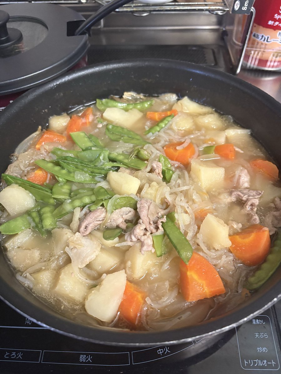vain_x's tweet photo. 今日は肉じゃがを作った😆
しかしいつも量が多い癖は直らない🤣 https://t.co/IeFU25lGix