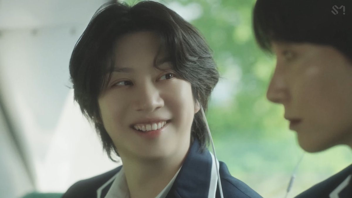eunhyukietinee's tweet photo. idk sir looking at him with the same amount of love after all those years….it’s something i can’t defend you on 😭 https://t.co/LnQArOGJYD