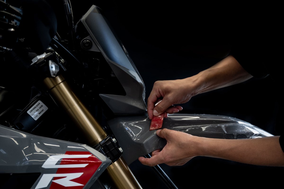 ECHELON_MCteam's tweet photo. 【ラインナップ追加】 
■HONDA CRF250L
泥、飛び石、枝の接触から愛車を護る。3D透明フィルムが外装に艶と安心感を与えます。
#Honda #CRF250L #CRF250 #オフロードバイク #echelonmotorcycle #林道 https://t.co/RtkeEN1qqm