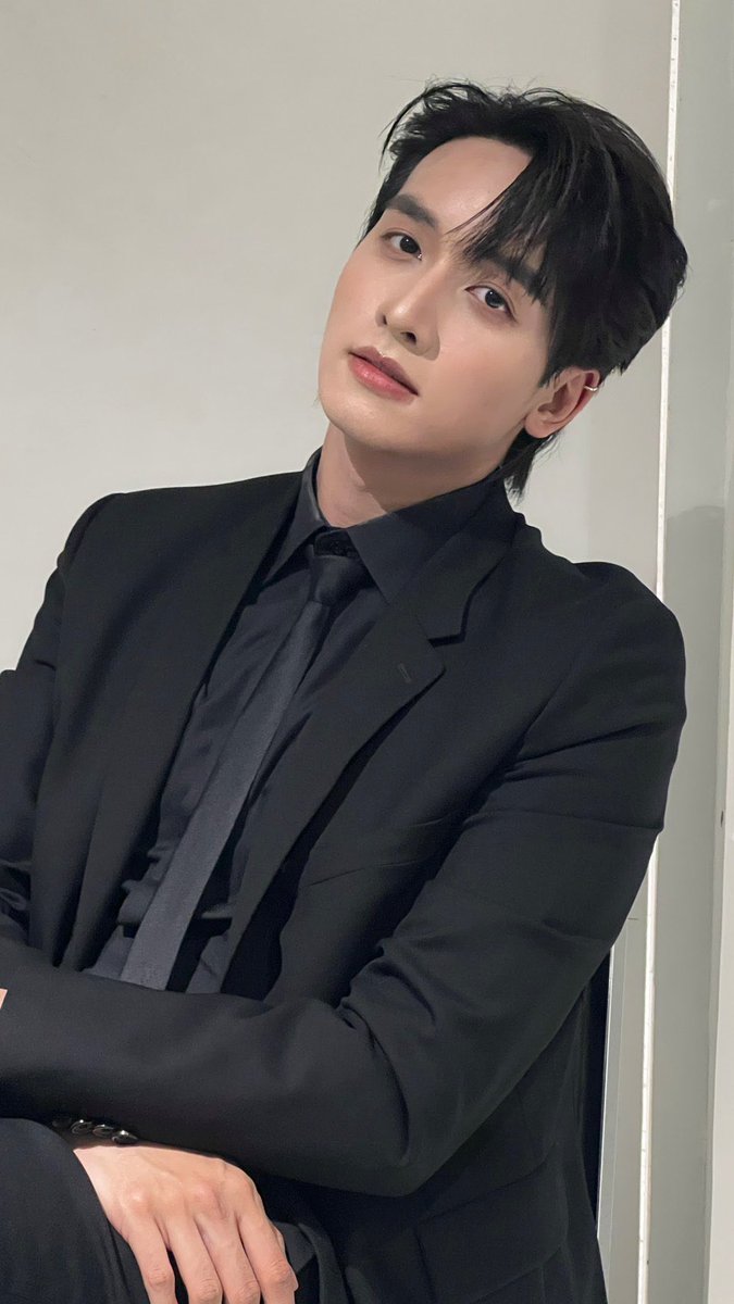 mokimokiyuy's tweet photo. หล่อ ละลาย
#กองทัพพีค #kongghappeak https://t.co/VazufBN438