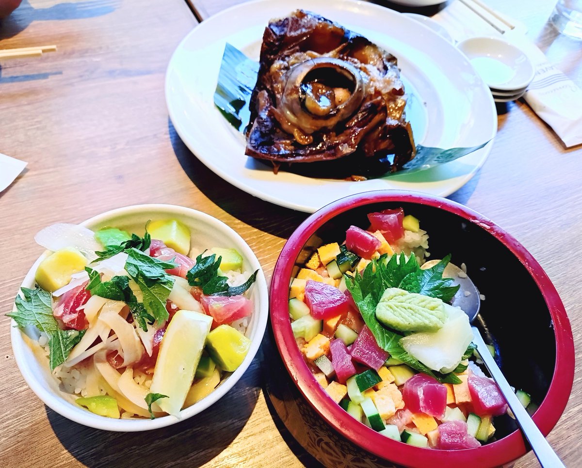 KEATALK_nyanco's tweet photo. たべきれないけど魅力的なメニューばかりだった件😋

#マグロ食堂 
#トロたくタワー 
#トロポキ 
#ちらし寿司 https://t.co/aBbwaDGYeJ