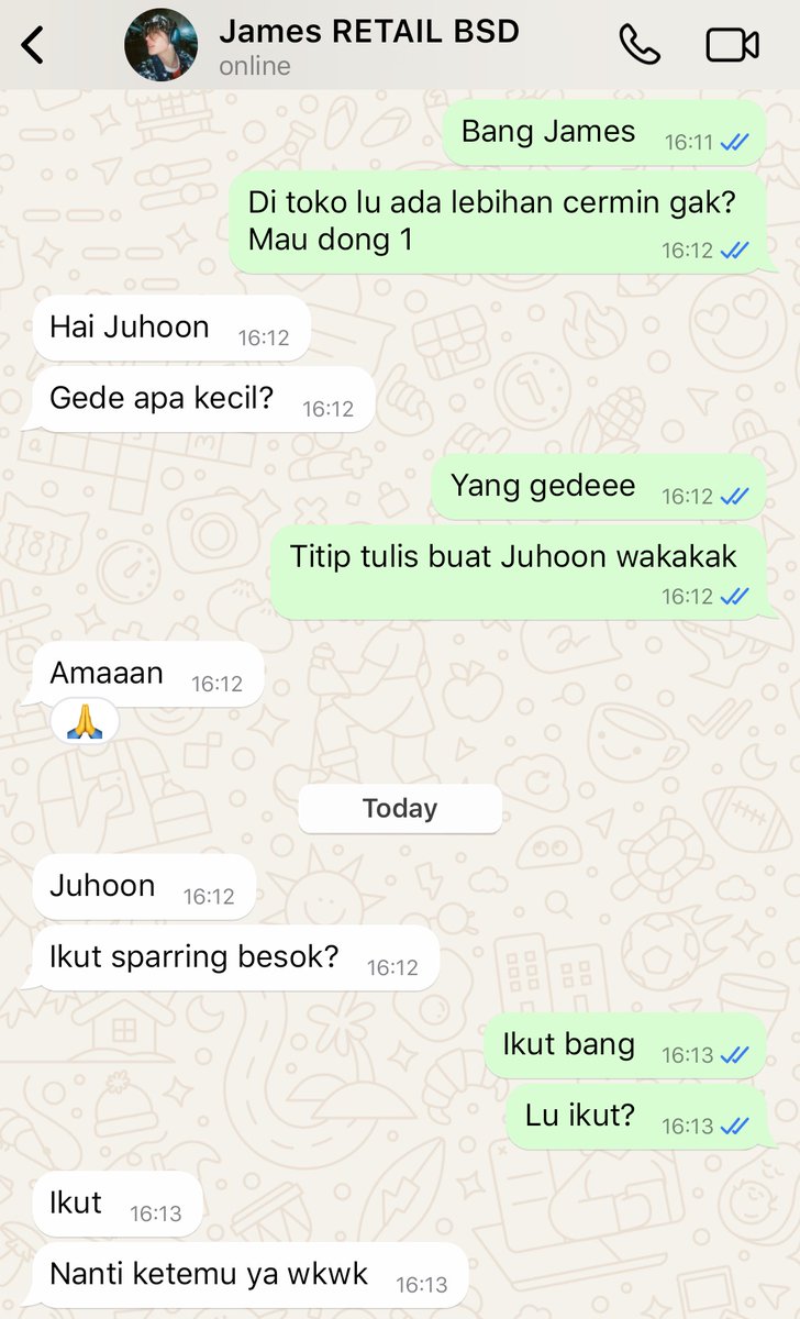 rockthevault's tweet photo. #jetjjyu as retail store employees in the same company tapi beda cabang; interaksi semi-intens walau sebatas kirim-kiriman pesan lewat WA https://t.co/i7V5yFivlV