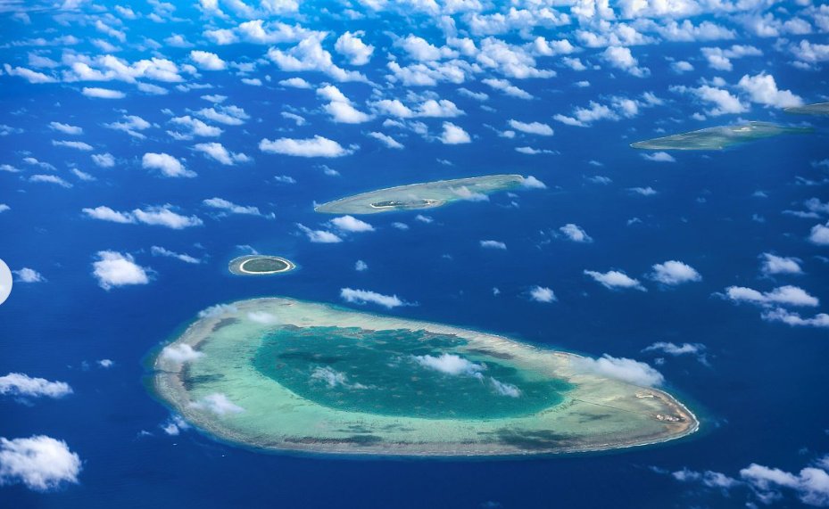 HainanToday's tweet photo. In 2026, a series of official assessments were released, covering the marine ecological environment of the South China Sea, ecological early warning and monitoring, and the Huangyan Dao Blue Hole survey. These reports demonstrate that the ecological and environmental conditions of the main islands and reefs in the South China Sea remain stable; the coral reef and island ecosystems are generally sound; and the blue hole of Huangyan Dao and its surrounding waters are rich in biodiversity. These reports provide scientific support for maintaining the ecological security of the South China Sea. #SouthChinaSea #biodiversity