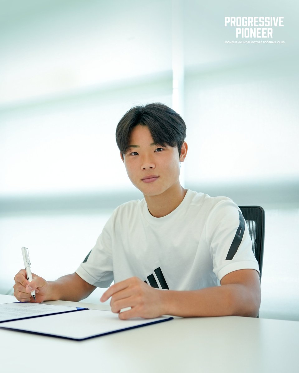holazuni's tweet photo. 🇰🇷⭐ South Korea’s next Lee Kang-in? Meet Jeonbuk’s 17-year-old sensation Kim Yegeon.

Jeonbuk Hyundai Motors have signed the 2008-born attacking midfielder to a full professional contract, making him the first player in the club’s history to turn pro while still attending high school.

And he wasted no time proving why. 👀

Just two days after signing, Kim scored a brilliant left-footed goal against Ulsan HD in the Hyundai Derby — only his second K League appearance. ⚽🔥

At 17 years and 11 months, he also became the first player born in 2008 to score in K League history.

Kim has long been regarded as one of South Korea’s brightest prospects, representing the country at youth level and wearing the No.10 shirt at the AFC U-17 Asian Cup.

His rise has been rapid:

🏫 Jeonbuk academy
🟢 11 games and 3 goals for Jeonbuk N in K3 League
⬆️ First-team promotion
📝 Historic professional deal
⚽ Goal in the Hyundai Derby

Technically gifted, fearless in possession and capable of playing between the lines, Kim is already being tipped as one of the most exciting Korean creative talents since Lee Kang-in.

A new star may be emerging in Jeonju. 🌟

🔗[https://t.co/v87ErBeMVb]