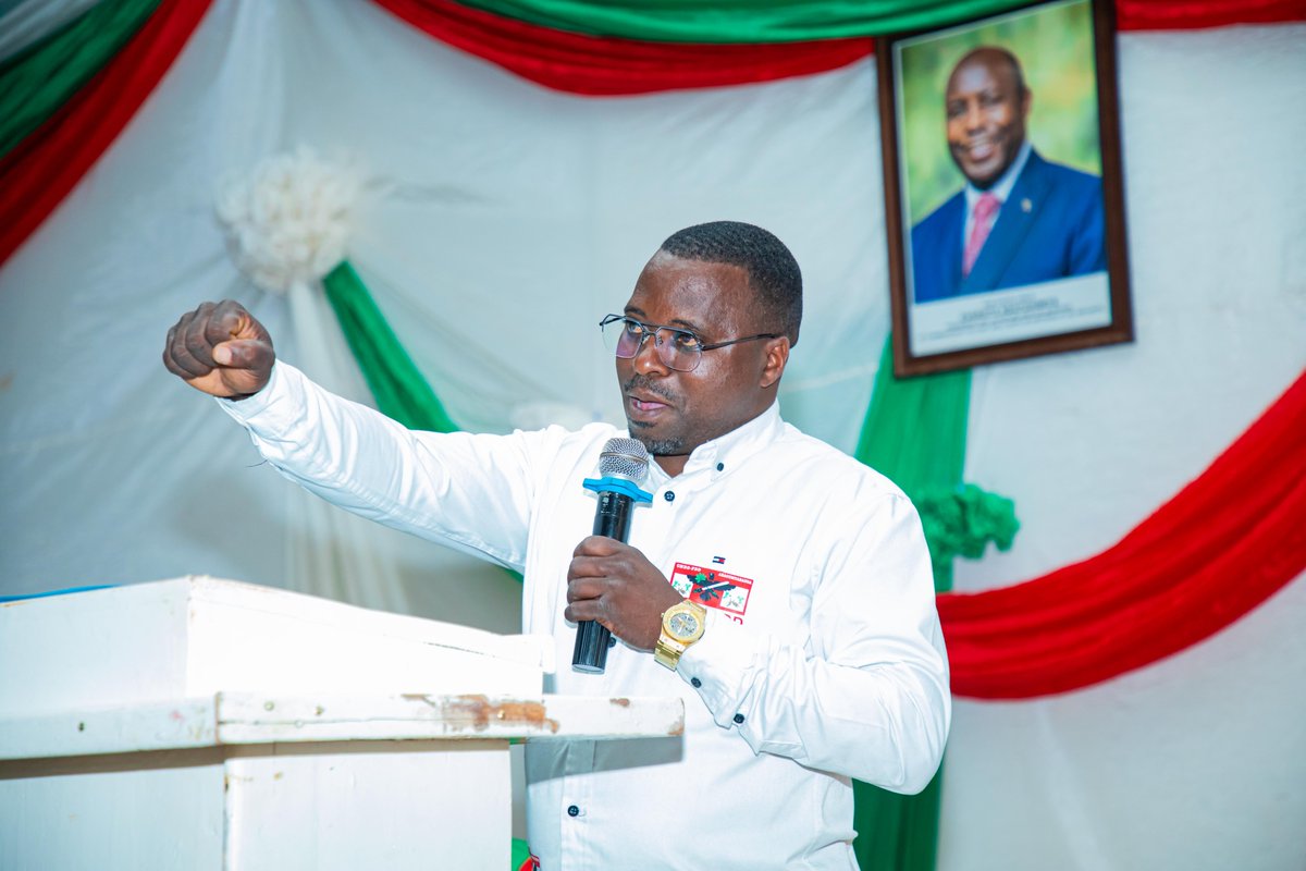CnddFddGitega's tweet photo. 3/4 Uwo munyamabanga arakeza abakurikirana Imbonerakure zo mu makaminuza ku bikorwa bamaze kurangura.Ashima ko amakaminuza atakiri urubuga rw'abahungabanya igihugu,ahubwo yabaye ikibanza c'iterambere,no gushigikirana.Agashima uruhara rwabo rwibonekeje mu nteguro y'amatora ya 2025 https://t.co/X82pFelD3R