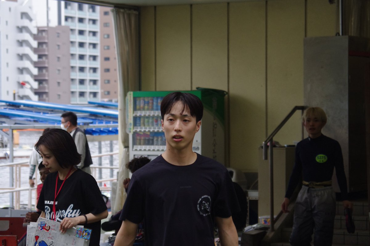 kyo_tei_guide's tweet photo. 優勝戦2号艇の #前田滉 選手は、意外ですが平和島では今回が初優出

「乗りづらいし、今までエンジンを出せなかった」ために平和島のイメージはあまり良くなかったそうです

3連勝で優出して、少しは好きになってもらえたでしょうか……？
これで自身は4節連続優出と勢いは◎

ジンクス打破のVに期待！ https://t.co/2BAEpnFP3P