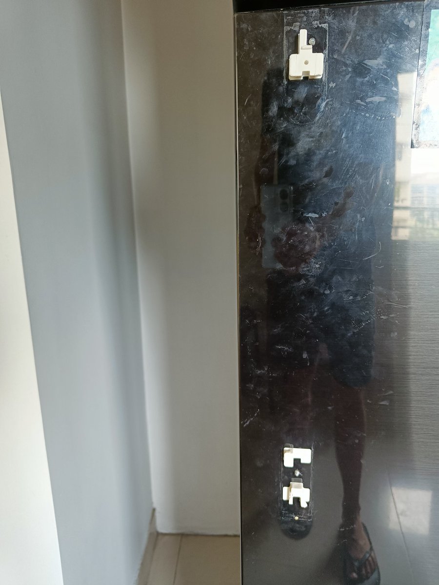 DevrajChak's tweet photo. @SamsungIndia The door handle has come off and now I am being told the whole door needs to be replaced. https://t.co/O5D3oiZuPR