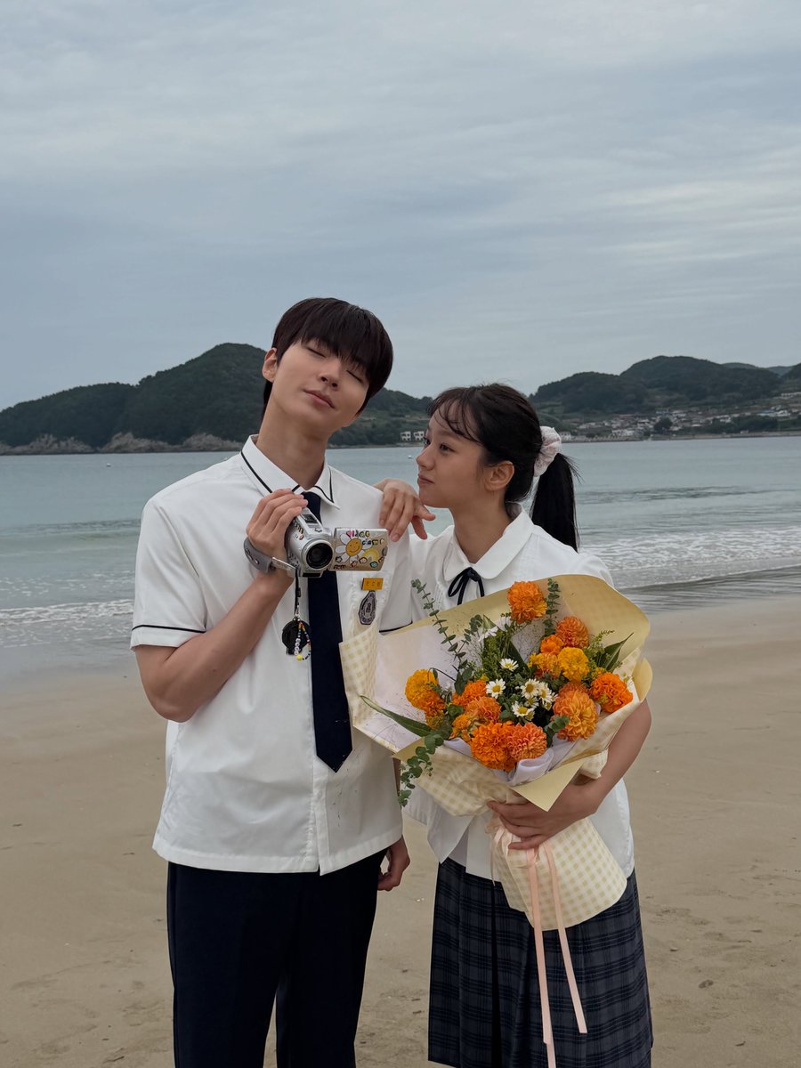 hwanginyoupbra's tweet photo. A atriz #LeeHyeri também atualizou seu Instagram com novas fotos dos bastidores de #DreamToYou ao lado de Inyoup. ❤️

Ansiosos para conhecer o casal do ano? https://t.co/xrwBaWQx2o