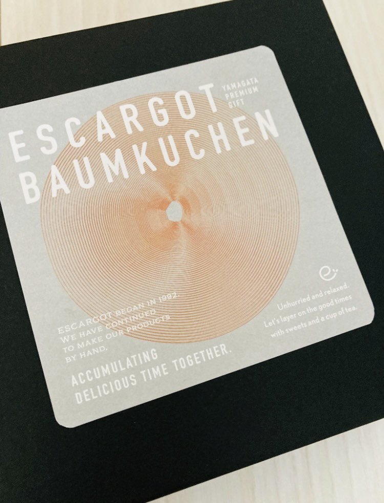 SMileActionPop's tweet photo. ESCARGOT ZAO BAUM STUDIOのショコラバウムクーヘン🍩しっとりしたバウムクーヘンにたくさんのドライフルーツとナッツ。美味しいに決まってます！道の駅やまがた蔵王で焼き上げてるそう。
山形も美味しいものの宝庫です✨

#復興に向けて手を繋ごう https://t.co/XhNuIpMczG