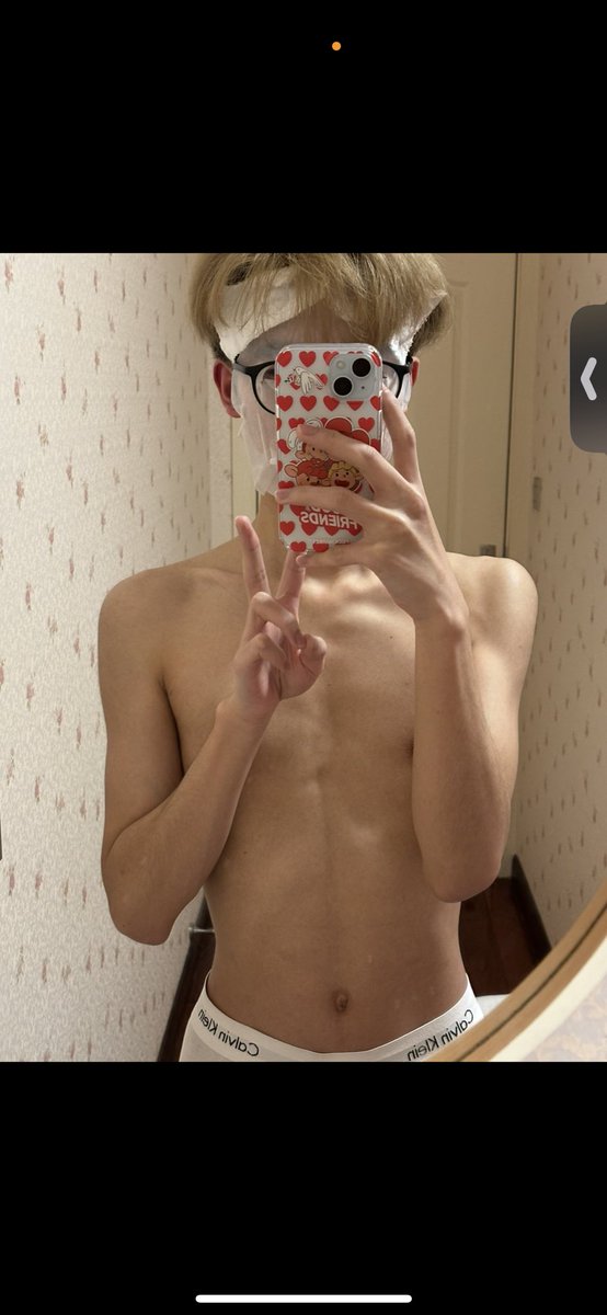 DaDaDajdjd's tweet photo. 能不能天降有钱人包养一下 #gay  #重庆 https://t.co/QltjwQDxbb