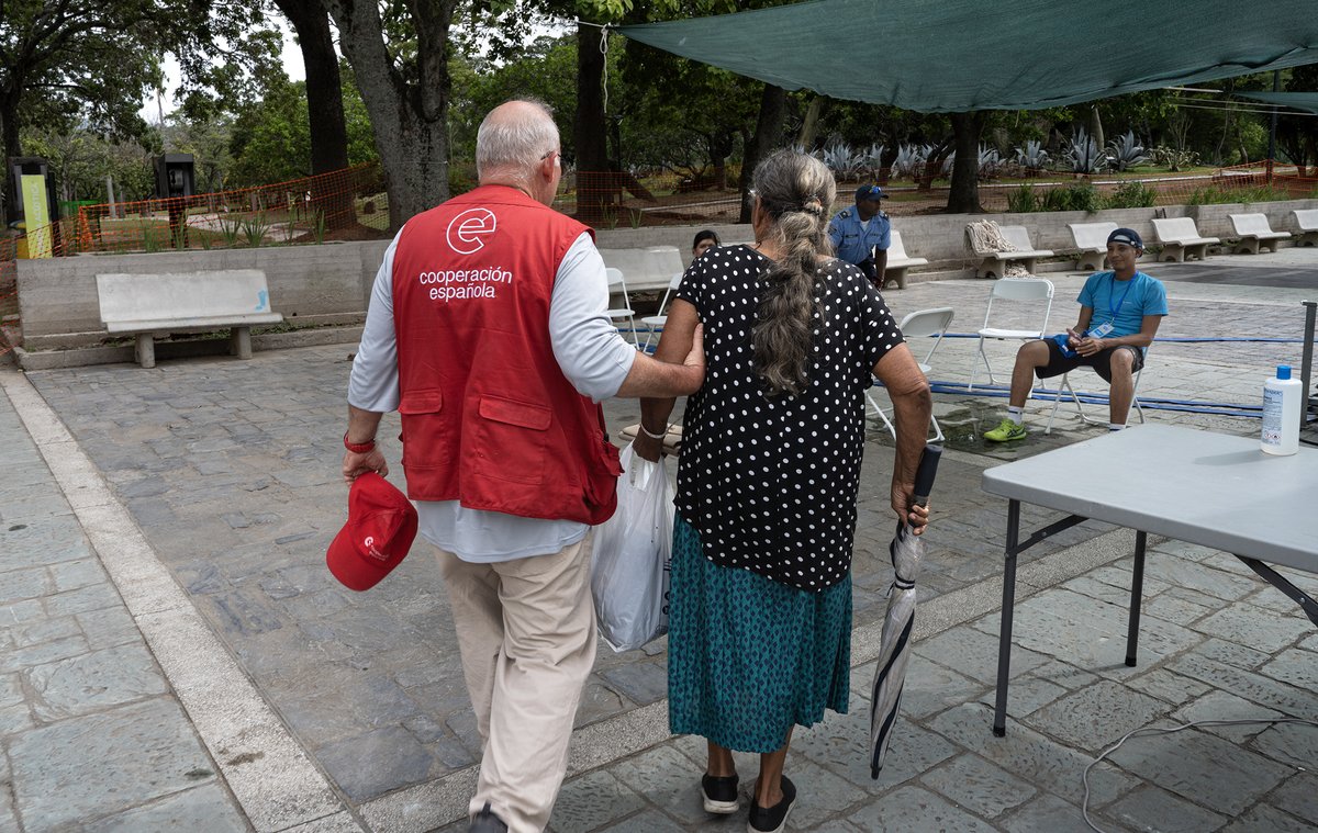 AECID_es's tweet photo. 🚑 La primera rotación del equipo START regresa tras 12 días en Venezuela, con 1.805 pacientes atendidos y 2.194 consultas médicas.

Una segunda rotación ya ha tomado el relevo para mantener operativo el hospital de campaña.

🔗 https://t.co/PVmjpVSGpm

#EquipoSTART https://t.co/SiVwkbnRpH