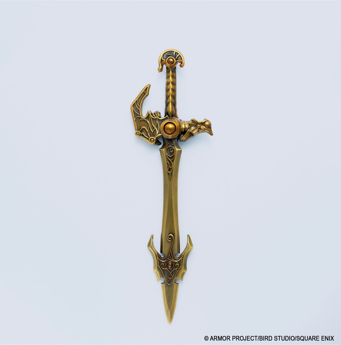 DQ_PR's tweet photo. ✨「ドラゴンクエスト」シリーズ新商品発売決定✨

「天空の鎧＆天空の兜」の40周年記念バージョンや、 思わずぎゅっと握りたくなるスライムグッズまで…

冒険の思い出が詰まったアイテムが続々登場します！

https://t.co/gYQiy7QXiP

#DQ40th https://t.co/ulQIFepyGJ