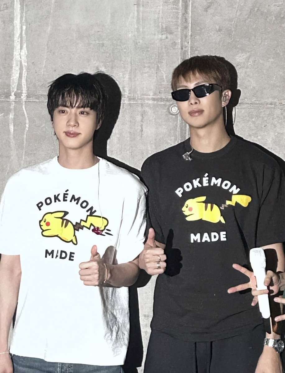 AzulindigoRM's tweet photo. NAMJIN DE CAMISA COMBINANDO https://t.co/lxfqI8cAWZ
